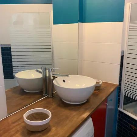 Апартаменты Paris La Defense - Santorin With Jacuzzi Курбевуа